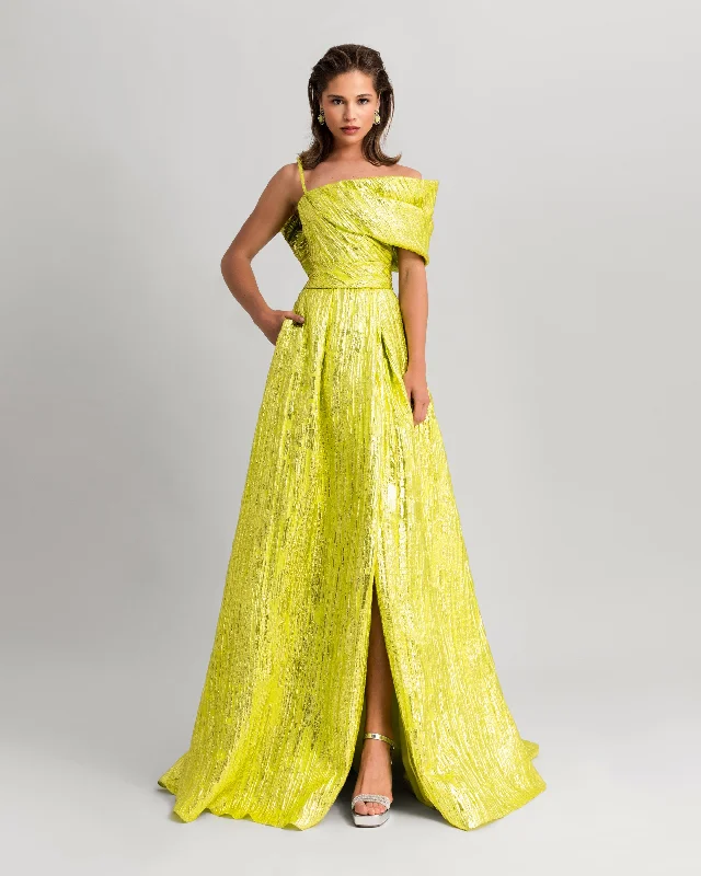 Dress With A Back Bow Design
