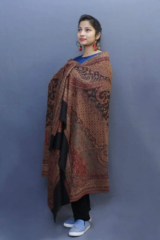 Black Colour Jamawar Shawl With Highly Defined Borders And All Over Motifs Look Elegant. Soft Wool Shawl Wrap Black Colour Jamawar Shawl With Highly Defined Borders And All Over Motifs Look Elegant. Soft Wool Shawl Wrap